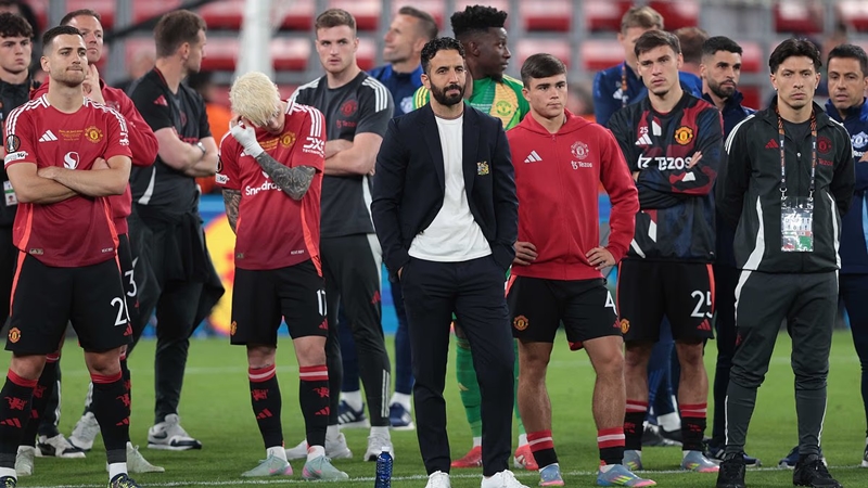 Manchester United Đại Tu Đội Hình: 10 Cầu Thủ Chia Tay Mùa Hè 2025