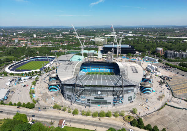 Sân vận động Etihad: Từ đường chạy điền kinh đến thánh địa của Man City