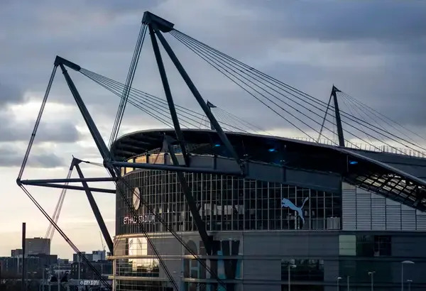 Sân vận động Etihad: Từ đường chạy điền kinh đến thánh địa của Man City